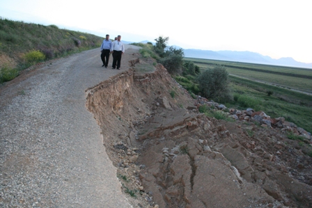 saray-koy-yolunda-heyelan-incelemesi-2.jpg saray-koy-yolunda-heyelan-incelemesi-2.jpg