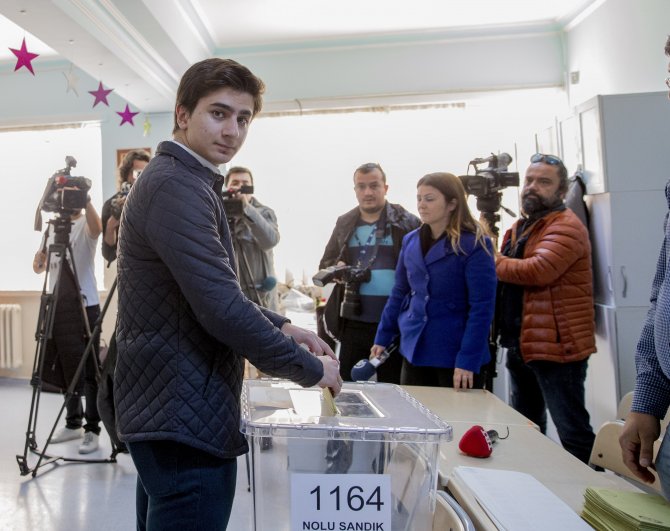 sare-davutoglu-(5).jpg