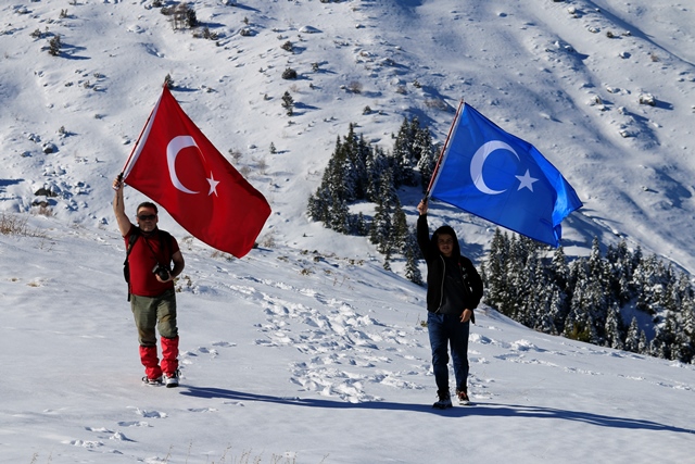 sehit-fethi-sekin-anisina-kupe-dagina-tirmandilar-(2).jpg
