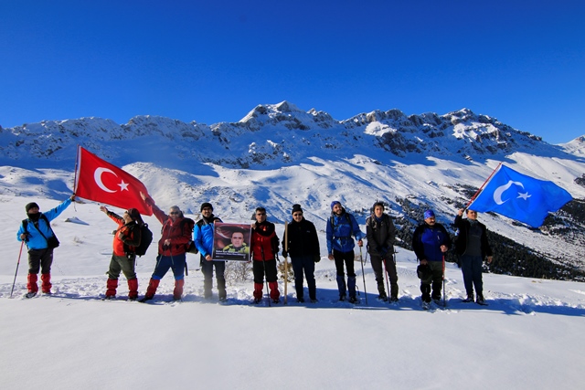 sehit-fethi-sekin-anisina-kupe-dagina-tirmandilar-(3).jpg
