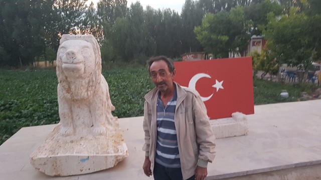 sehit-komsusunun-anisina-bayrak--(1).jpg