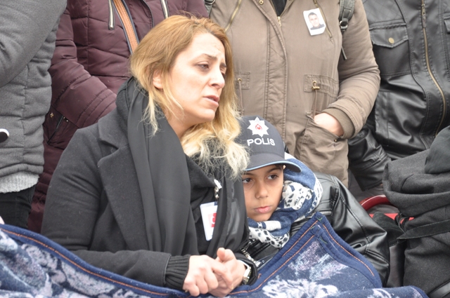 sehit-polis-aksoy-son-yolculuguna--(4).jpg