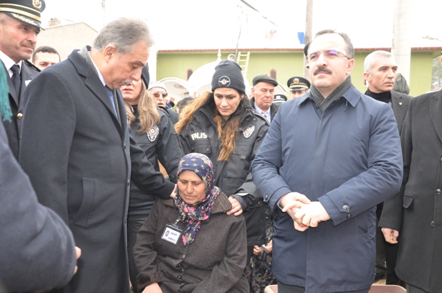 sehit-polis-aksoy-son-yolculuguna--(6).jpg