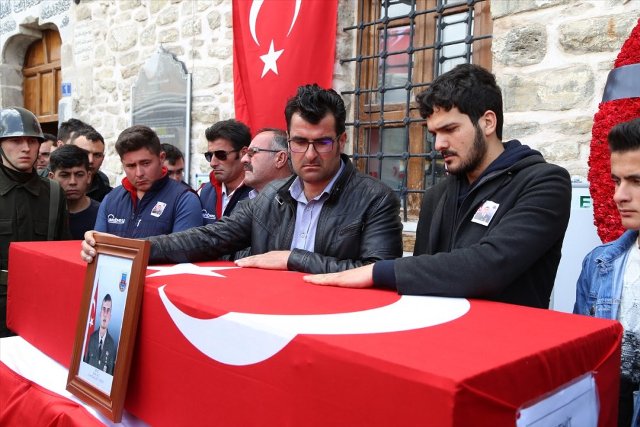 sehit-uzman-onbasi-dut-son-yolculuguna-ugurlandi-2.jpg