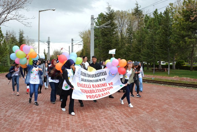 selcuk’ta-‘otizm-farkindaligi’--(1).jpg