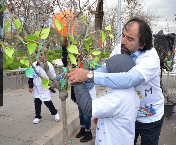 selcuk’ta-‘otizm-farkindaligi’--(4).jpg
