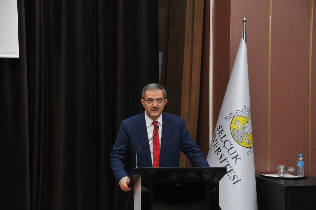 selcuk’ta-“anayasalar-ve-siyaset”-konferansi-yapildi-(8).jpg