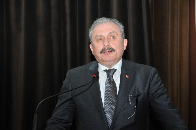 selcuk’ta-“anayasalar-ve-siyaset”-konferansi-yapildi-(9).jpg
