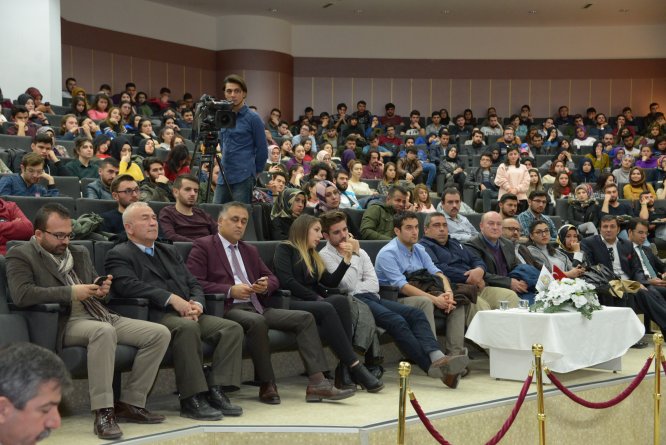 selcuk’ta-“umuda-giden-yolculuk”-konferansi-yapildi-(4).jpg