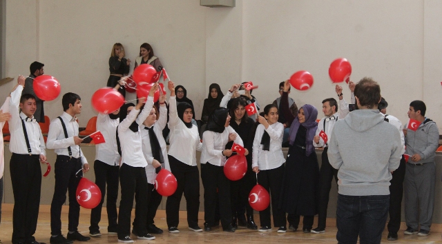 selcuk-ogrencilerinden,-engelli-ogrencilere-kirtasiye-yardimi-(1).jpg