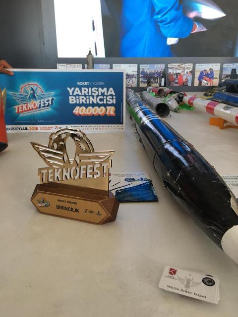 selcuk-roket-takimi,-teknofest’te--(3).jpg