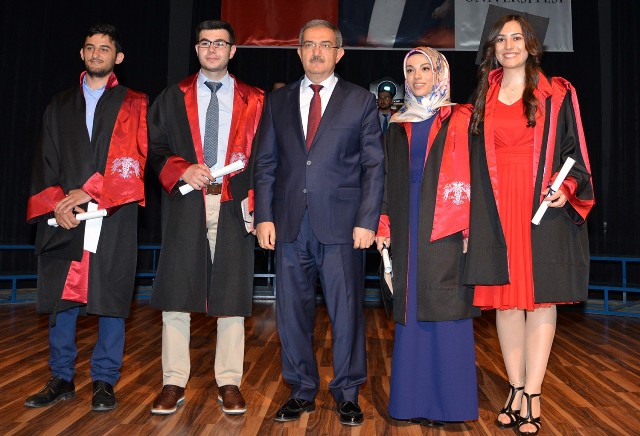 selcuk-tip-fakultesinde-mezuniyet-heyecani-(2).jpg
