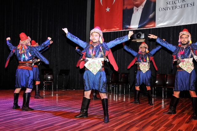 selcuk-universitesi-43-yasinda---(3).jpg