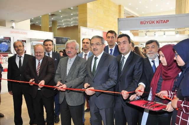 selcuk-universitesi-kitap-fuari--(5)-001.jpg
