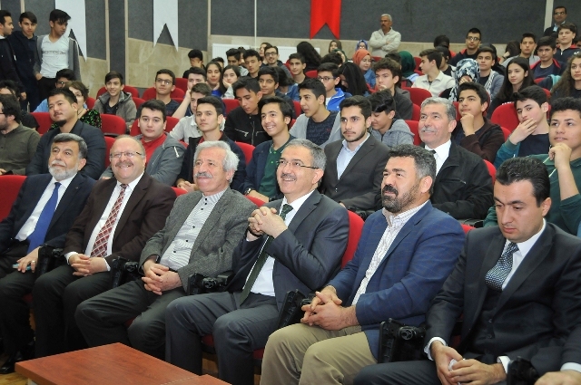 selcuk-universitesi-kitap-fuari--(8)-001.jpg