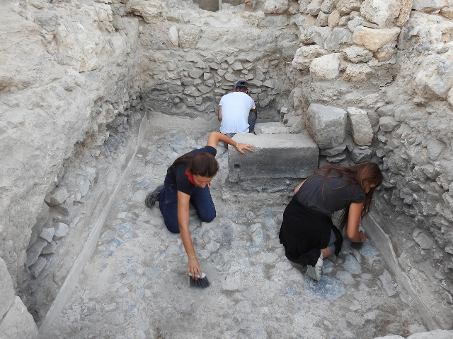 selcuk-universitesi-knidos’ta-(11).jpg