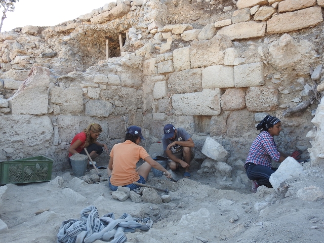 selcuk-universitesi-knidos’ta-(8).jpg