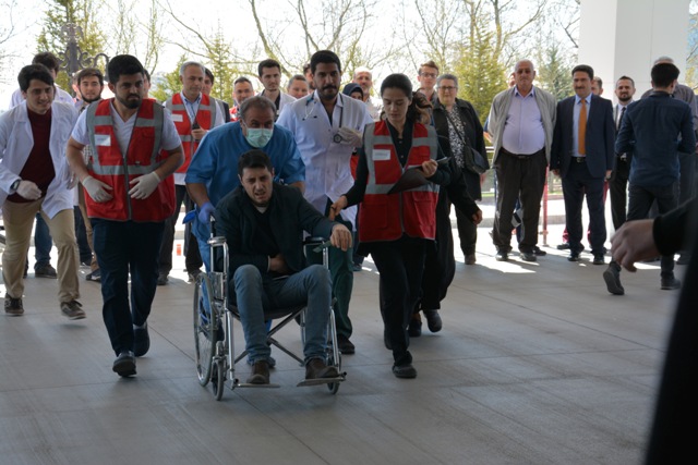 selcuk-universitesi-tip-fakultesi-hastanesi’nde-afet-egitimi--(3).jpg