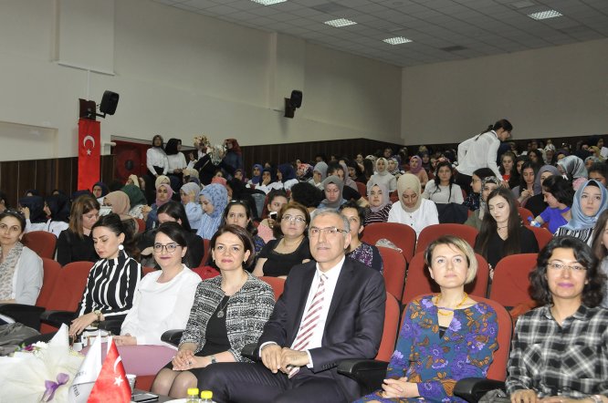 selcuk-universitesinde-“ebeler-gunu-(2).jpg