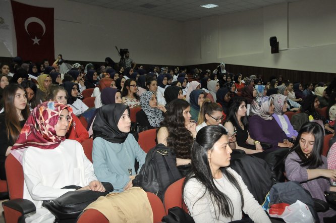 selcuk-universitesinde-“ebeler-gunu-(3).jpg