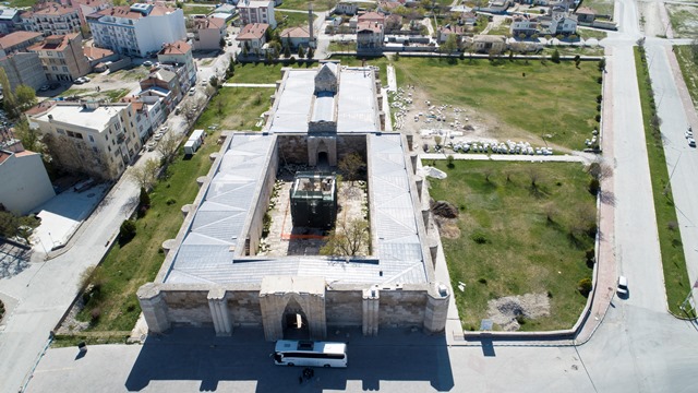 selcuklu-ve-osmanli-eserleri-restore-ediliyor---(3).jpg
