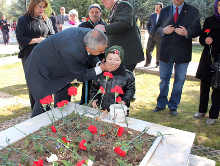 seref-defterini-sehit-kizi-imzaladi-(11).jpg