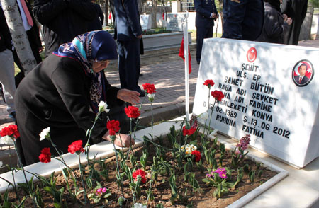 seref-defterini-sehit-kizi-imzaladi-(12).jpg