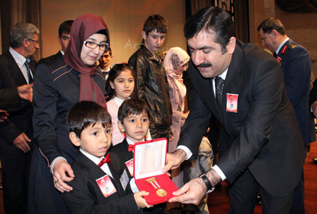seref-defterini-sehit-kizi-imzaladi-(18).jpg