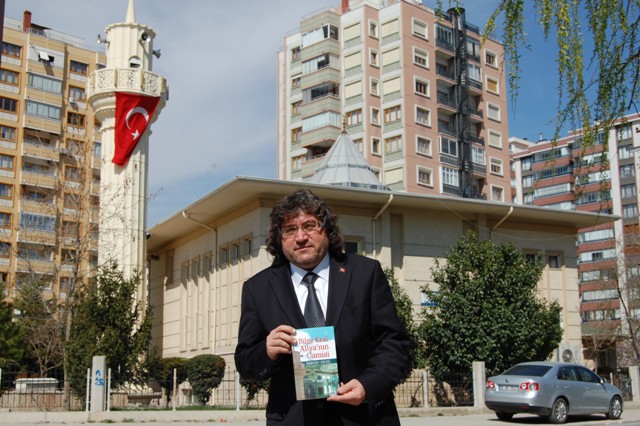 sira-disi-cami-kitap-oldu--(1).jpg