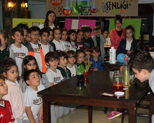 sistem-koleji’nde-bilim-ve-teknoloji-senligi-(1).jpeg