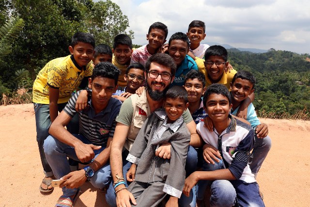 sri-lanka-hediye-dagitimi.jpg
