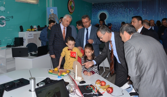 stem-kodlama-ve-robotik-egitim-sinifinin-acilisi-(4).jpg