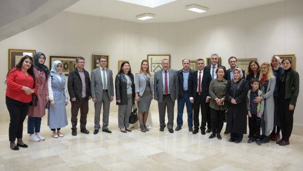 su’de-mezunlar-sergisi-sanatseverlerle-bulustu-(1).jpg