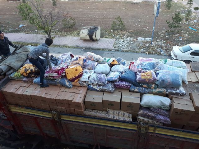 suriye--bayirbucak-bolgesine-bir-yardim-tiri-gonderdik-(4).jpeg