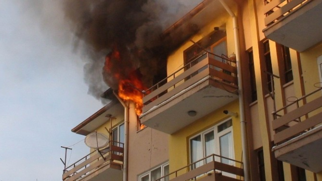 suriyeli-aile-yanginda-olumden-dondu-6852581_o.png suriyeli-aile-yanginda-olumden-dondu-6852581_o.png