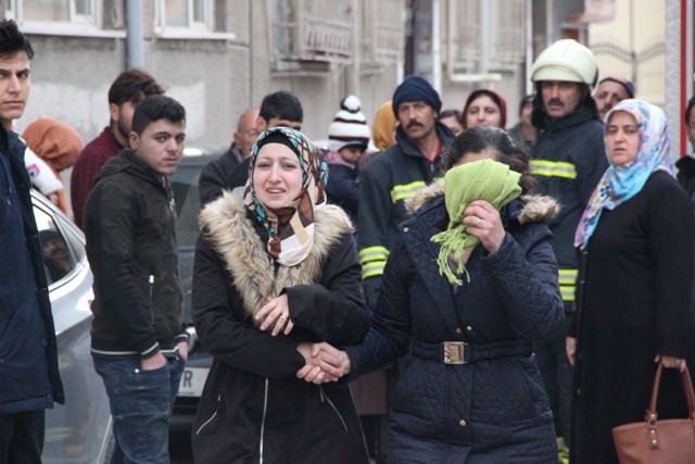 suriyeli-cocuklari-yanmaktan-komsulari-kurtardi-(4)-002.jpg