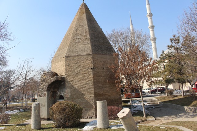 taci---i-vezir-turbesi--(8).jpg