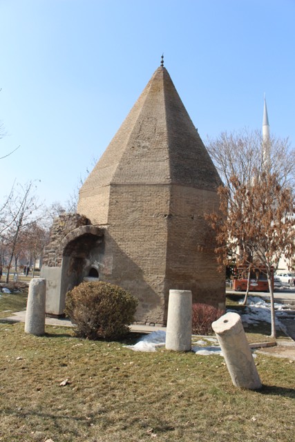 taci---i-vezir-turbesi--(9).jpg