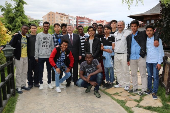 tahir-akyurek-genclerimize--(2).jpg