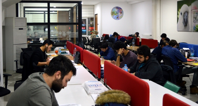 talha-bayrakci-genclik-merkezi-724-hizmet-veriyor-(1).jpg
