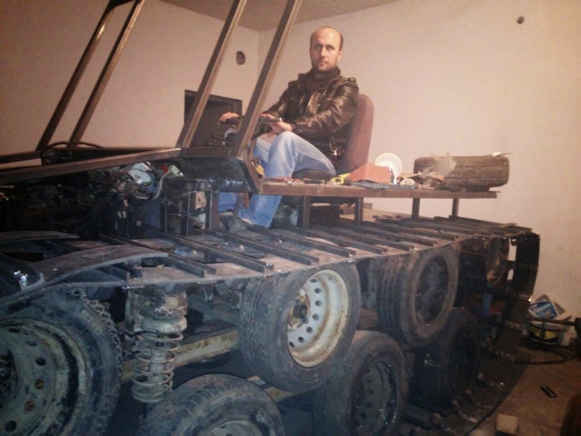tank-gorunumlu-paletli-arac-yapti-7831856_6101_m.jpg