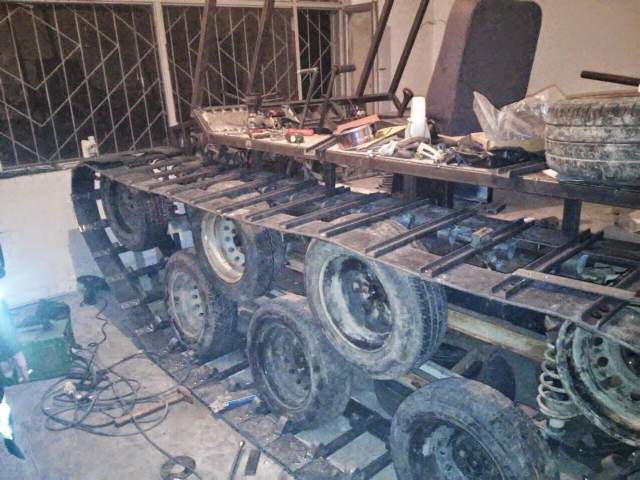 tank-gorunumlu-paletli-arac-yapti-7831856_6743_m.jpg