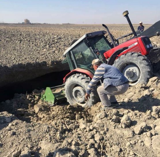 tarla-suren-traktor,-obruga-dustu--(3).jpg