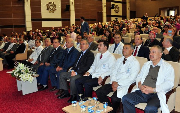 tip-ogrencileri-onluklerini-torenle-giydi-2.jpg tip-ogrencileri-onluklerini-torenle-giydi-2.jpg