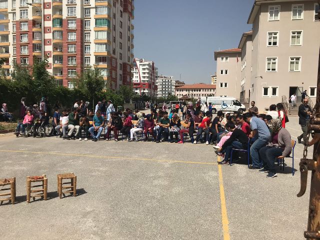 tiyatro-cocuklarin-ayagina-gidiyor--(3).jpg