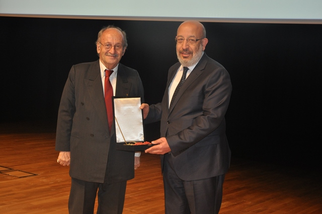 tiyatroda,-direklerarasi-seyirci-odulleri-sahiplerini-buldu-(2).jpg