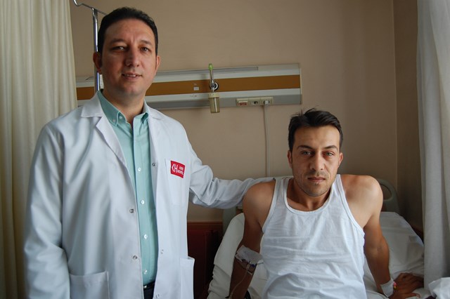 trafik-kazasinda-kalcasi-kirilan-hasta-takilan-protezle-yurumeye-basladi-(3).jpg