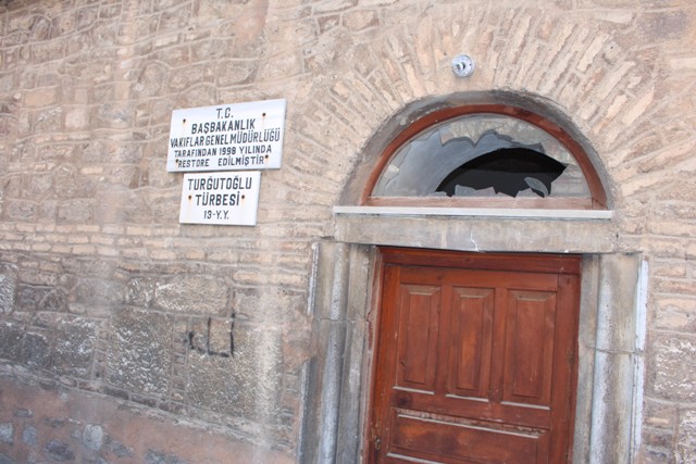 turgutoglu-turbesi--(5).jpg