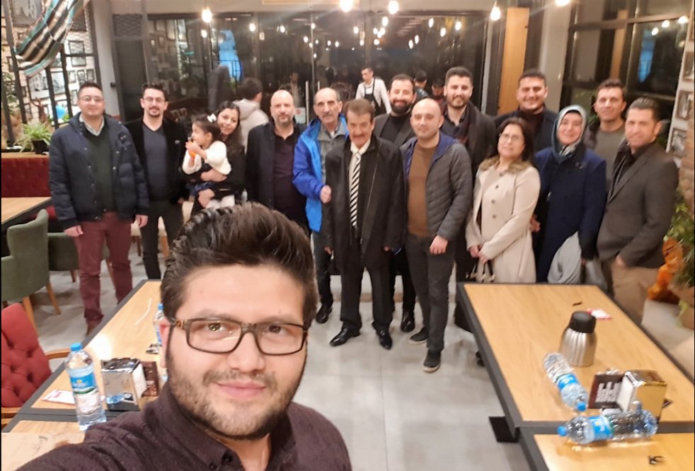 turizm-mezunlari-yemekte-.png