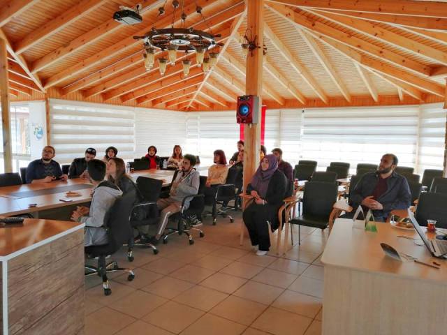 turizm-rehberligi-ogrencileri-beysehir-milli--(1).jpg